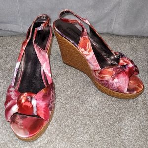 MODA Spana Pink and res wedge heels